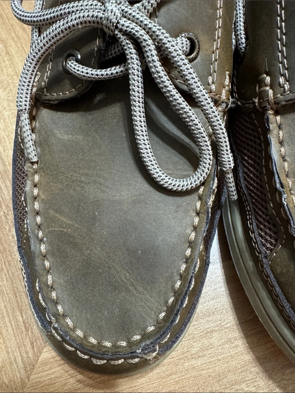 Classic Brown Men’s Boat Shoes with Contrast Laces